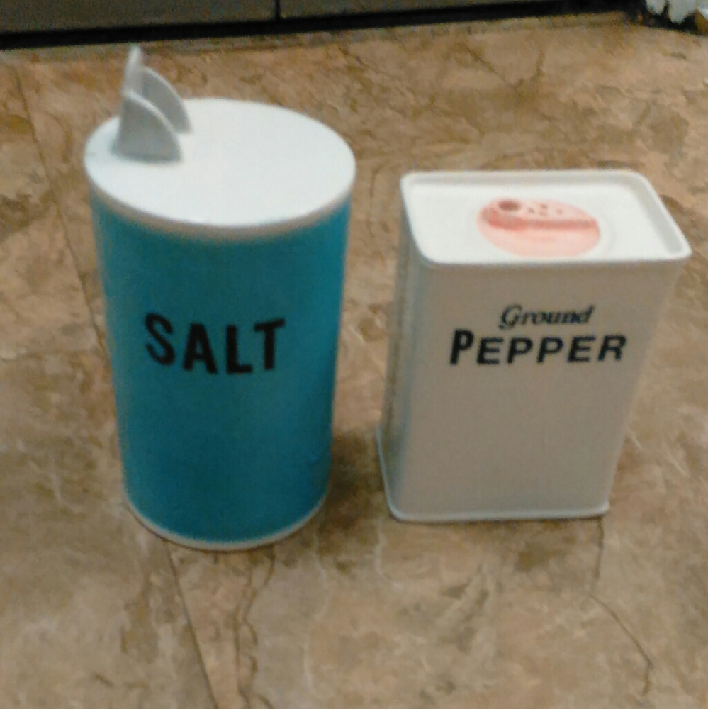 Ceramic Shafford Betty  St John's salt/pepper